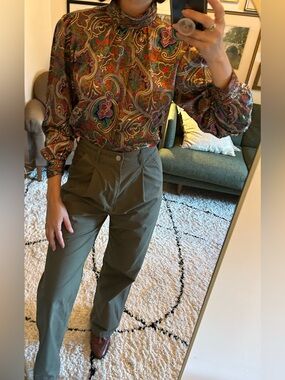 Vintage High-Neck Blouse with Covered Buttons!